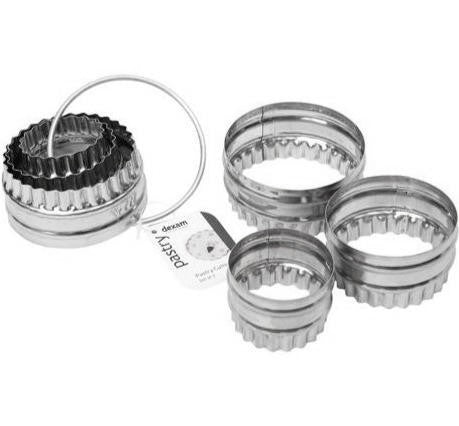 Crinkled & plain cookie cutters on ring, Set of 3