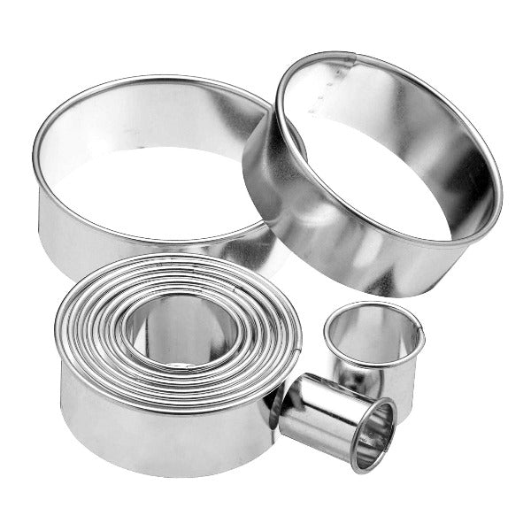 Round Plain Pastry Cutters In Storage Tin, Set Of 11