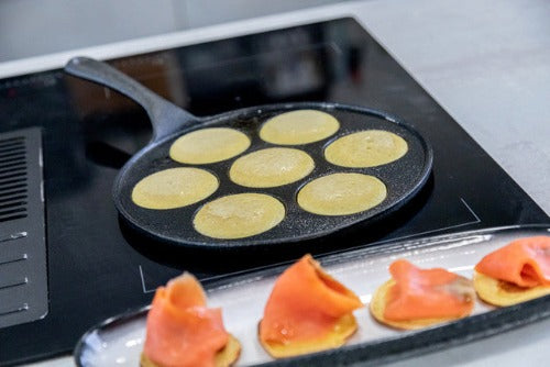 KitchenCraft Cast Iron 7 Hole Blini & Pancake Pan (k09d)
